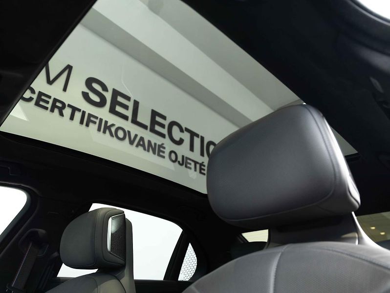 BMW Řada 7 750e xDrive - fotka 20 z 22