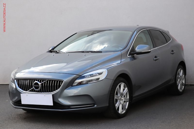 Volvo V40 (2018) 2.0 D2, navi - fotka 3 z 3