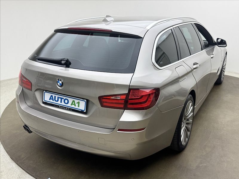 BMW Řada 5 3,0 30d 4X4 DPH LED KŮŽE TAŽNÉ - fotka 4 z 38
