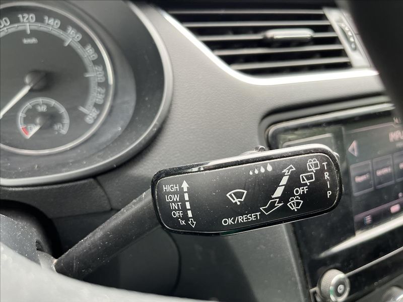 Škoda Octavia 1,6 TDi KLIMA TAŽNÉ SERVIS - fotka 23 z 34