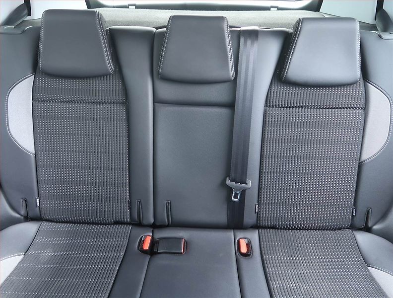 Peugeot 2008 (2017) Style 1.2 PureTech, Automat - fotka 10 z 15