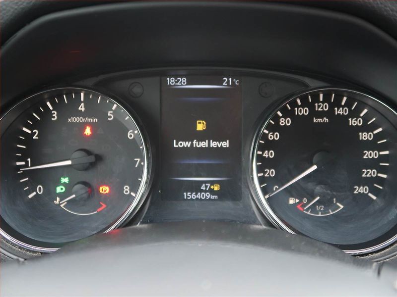Nissan Qashqai (2015) 1.2 DIG-T, Tempomat - fotka 11 z 17