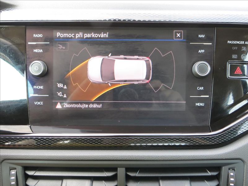 Volkswagen Polo 1,0 TSI 70kW Virtual+Digiklima - fotka 14 z 21