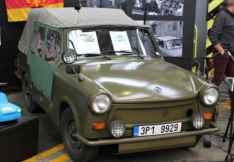 Trabant 601 se přestal vyrábět na konci července 1990.