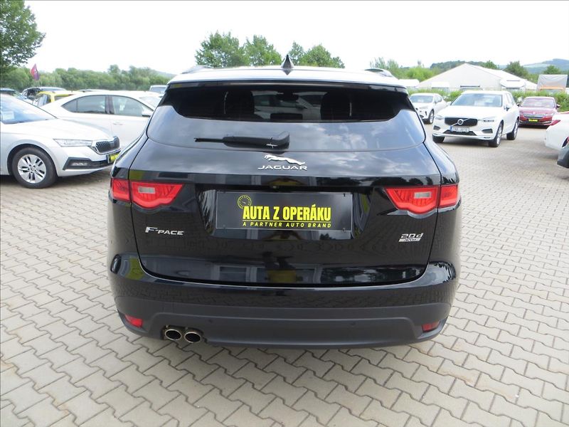 Jaguar F-Pace 2,0 20D 132KW,PURE AWD,DPH,ČR - fotka 6 z 25