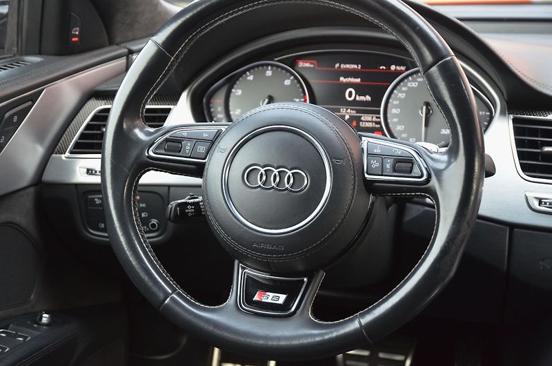 Audi S8 (2017) Plus 4.0 V8 605 PS Quattro - fotka 27 z 47