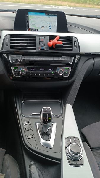 BMW Řada 3 320d MPaket 2,0D B47 Automat - fotka 17 z 36