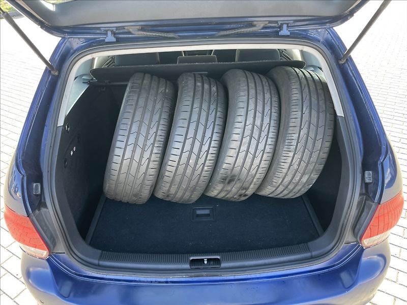 Volkswagen Golf 1,4 TSi 90kw DSG Comfortline G - fotka 11 z 44