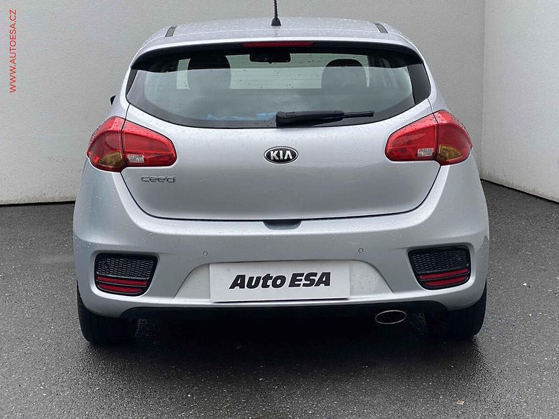 Kia Ceed (2016) 1.4 16V, Edition, výhřev sed - fotka 5 z 16