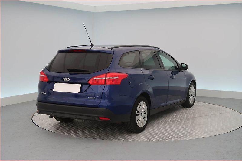 Ford Focus (2015) 1.5 TDCi, Navi, Tempomat - fotka 5 z 17