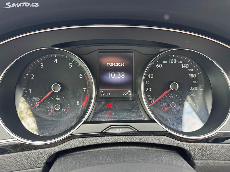 Volkswagen Passat 1.5TSi 110kW DSG ČR - fotka 22 z 28