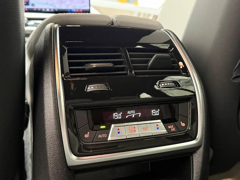 BMW X5 3,0 210 kW xDrive30d - fotka 15 z 55