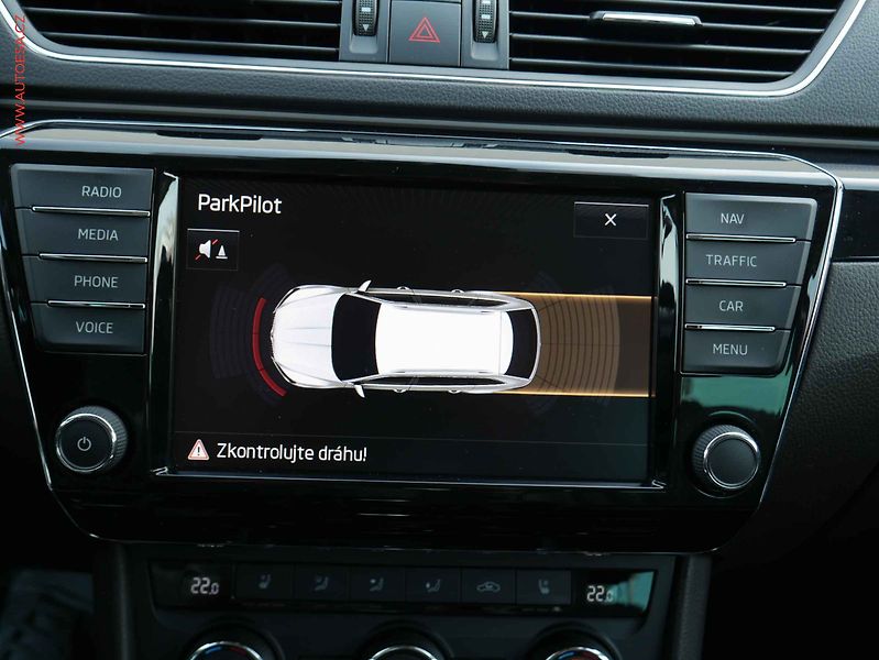 Škoda Superb (2015) 2.0 TDi, 1.maj, DSG, navi - fotka 14 z 20