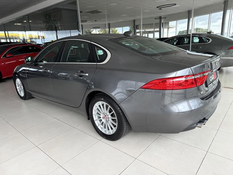 Jaguar XF 20d AUT*Panorama*Distronic - fotka 7 z 43