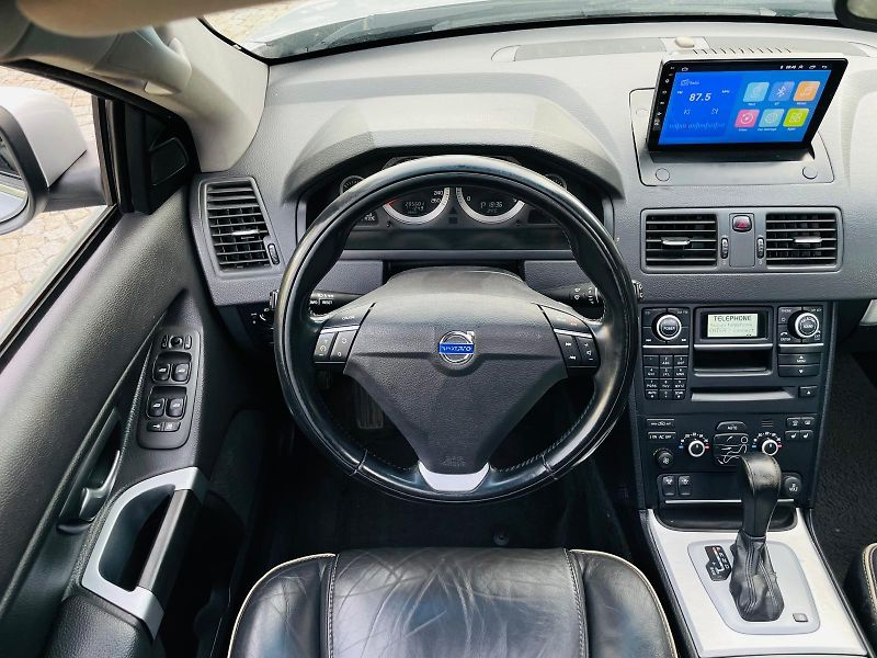 Volvo XC90 2.4 D5 4x4 AUT SERVISKA TAŽNÉ - fotka 25 z 49