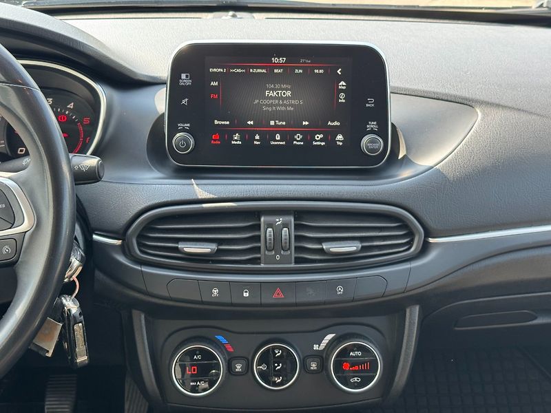 Fiat Tipo (2017) 1.6 MujtiJet 88kW - fotka 17 z 31