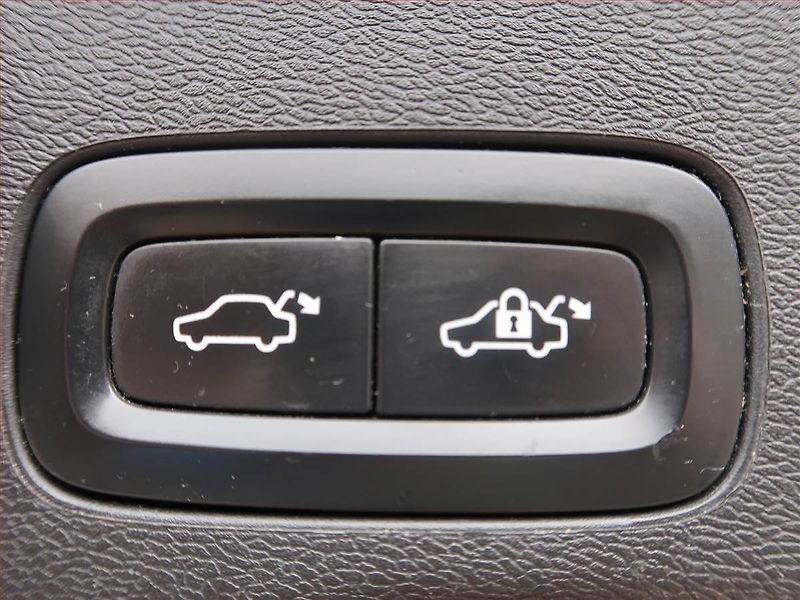 Volvo XC60 (2019) D4, 4X4, Automat, Kůže, Navi - fotka 19 z 19