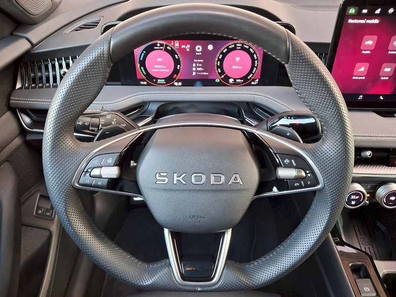 Škoda Superb (2025) Combi iV SportLine DSG 1,5TSi - fotka 16 z 35