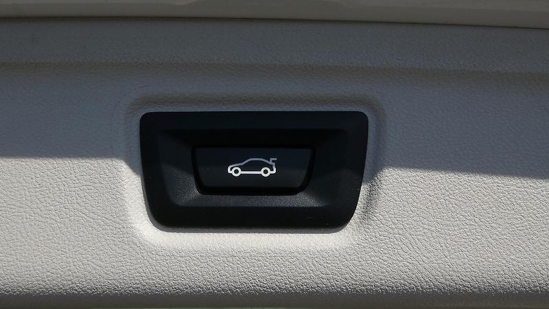 BMW Řada 3 318d Touring - fotka 20 z 22