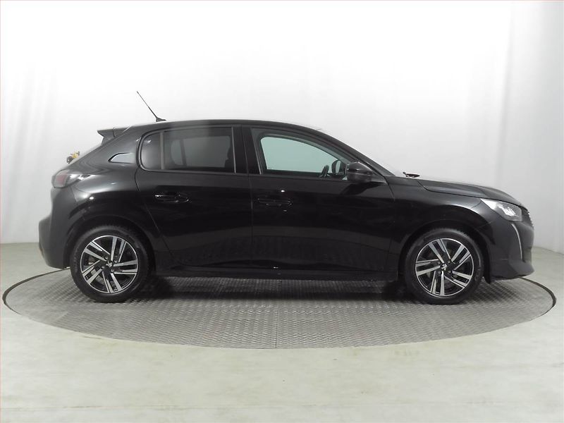 Peugeot 208 (2022) Allure 1.2 PureTech - fotka 6 z 18