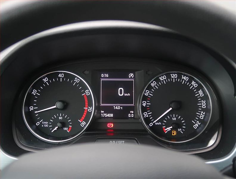 Škoda Fabia (2015) 1.2 TSI, Tempomat - fotka 11 z 21
