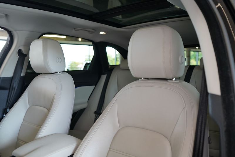 Jaguar F-Pace 30d AWD, PRESTIGE, Panorama - fotka 19 z 49