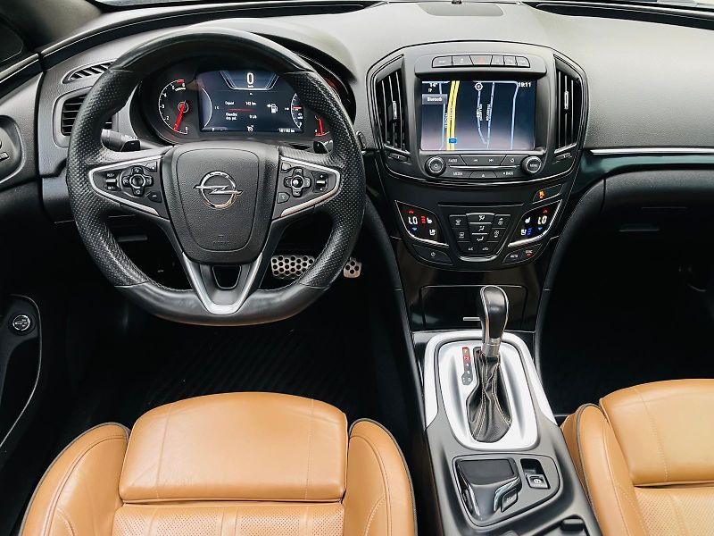 Opel Insignia 2.0CDTi 4x4 AUTOMAT SERVISKA - fotka 24 z 53