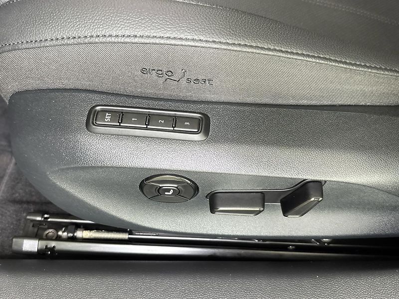 Škoda Superb L&K DSG - fotka 27 z 31