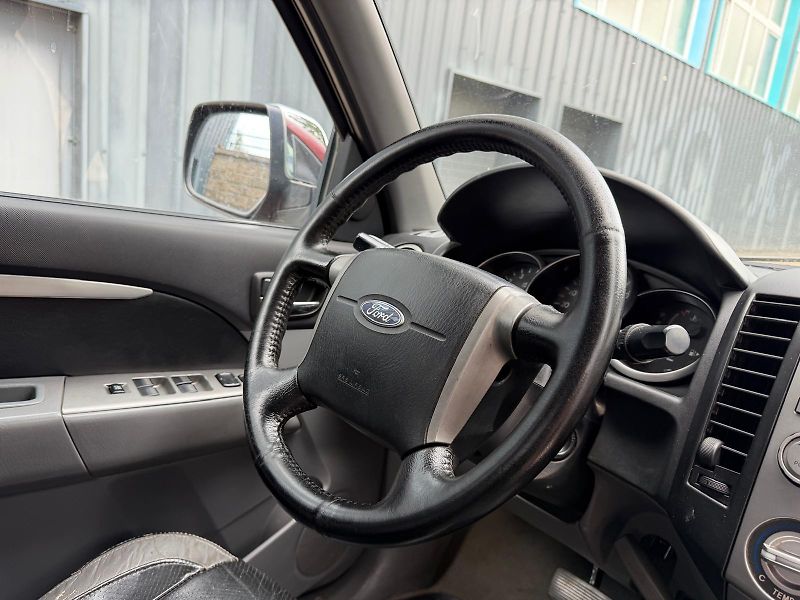 Ford Ranger 3,0 TDCi 4WD /automat /u - fotka 19 z 26