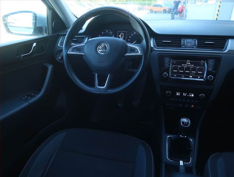 Škoda Rapid (2015) Spaceback 1.2 TSI, Tempomat - fotka 7 z 17