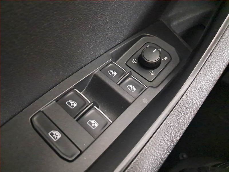 Škoda Karoq (2018) Style 2.0 TDI, 4X4, Automat - fotka 25 z 26