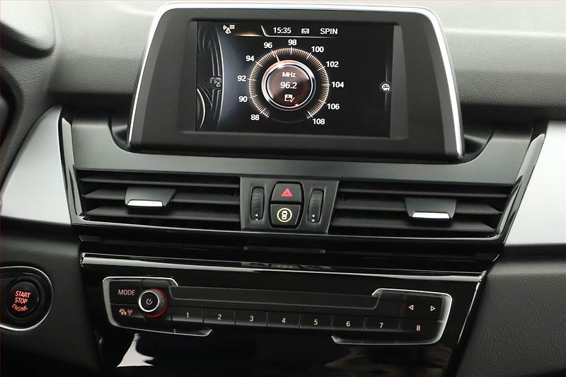 BMW Řada 2 (2016) 218i Gran Tourer, Automat - fotka 9 z 13
