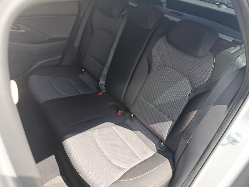 Hyundai i30 1.6CRDI 81kW ČR 1.MAJ DPH - fotka 14 z 32
