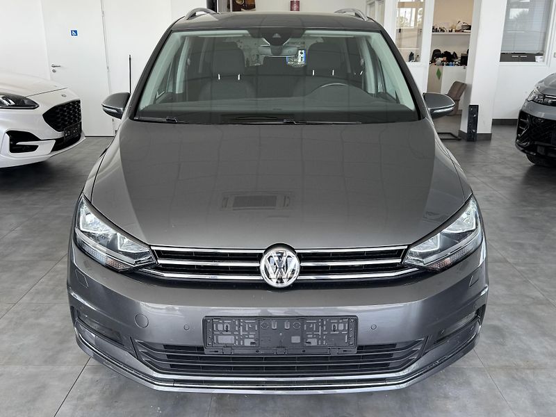 Volkswagen Touran (2020) 1,5TSi DSG 7.MÍST NAVIGACE ACC - fotka 2 z 31