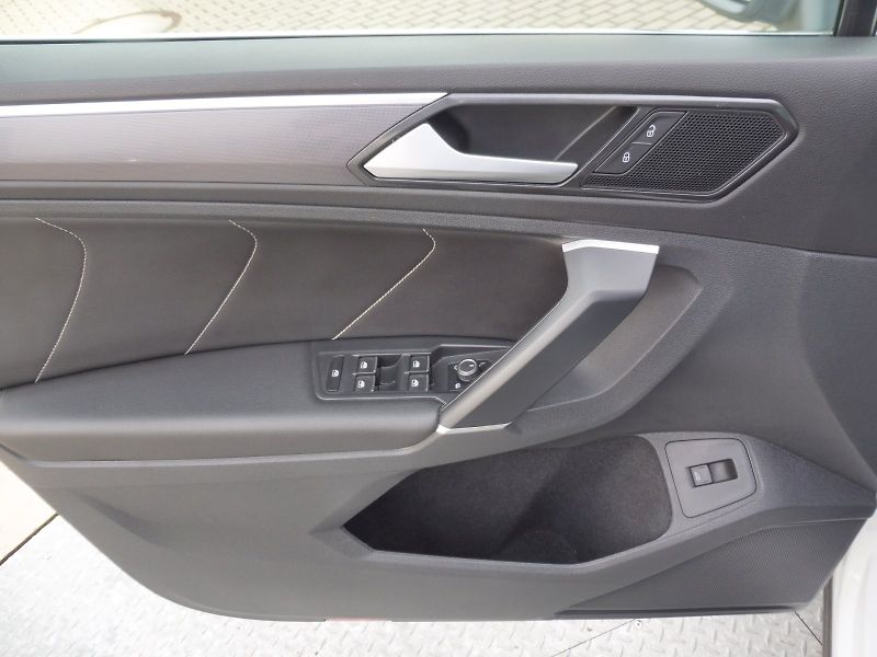 Volkswagen Tiguan (2018) Highline 2,0 TDI 140kW DSG 4MO - fotka 18 z 28