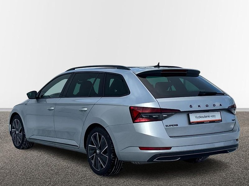 Škoda Superb Sportline 4x4 DSG - fotka 15 z 29