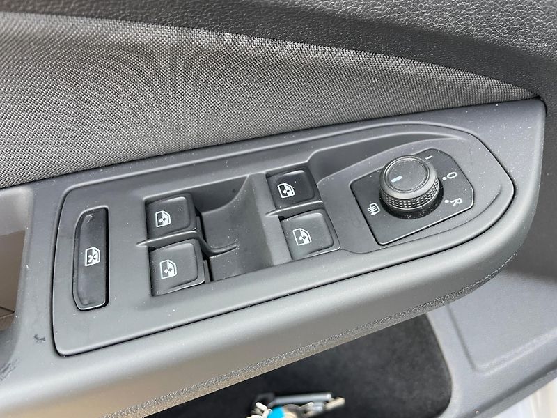 Volkswagen Golf VIII 1,0TSI - fotka 11 z 21