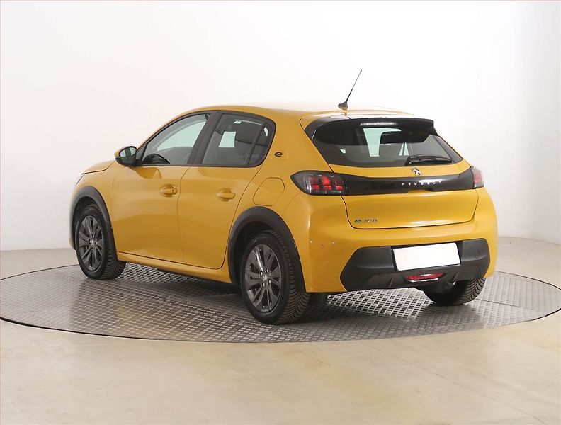 Peugeot 208 (2021) 50 kWh, SoH 90%, Automat - fotka 4 z 22