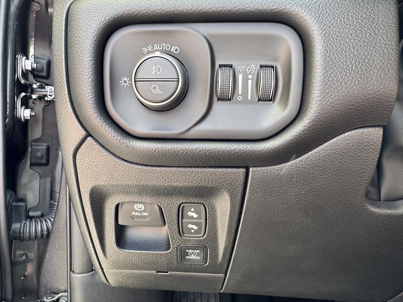 RAM 1500 5,7 HEMI Laramie Rambox - fotka 32 z 60