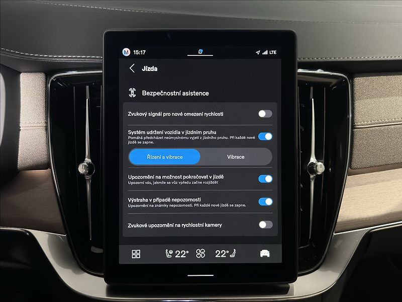 Volvo XC90 (2026) 2,0 T8  Plus Dark - fotka 35 z 37