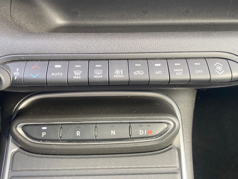 Jeep Avenger (2024) 1,2 Turbo e-Hybrid100k(Summit) - fotka 20 z 36