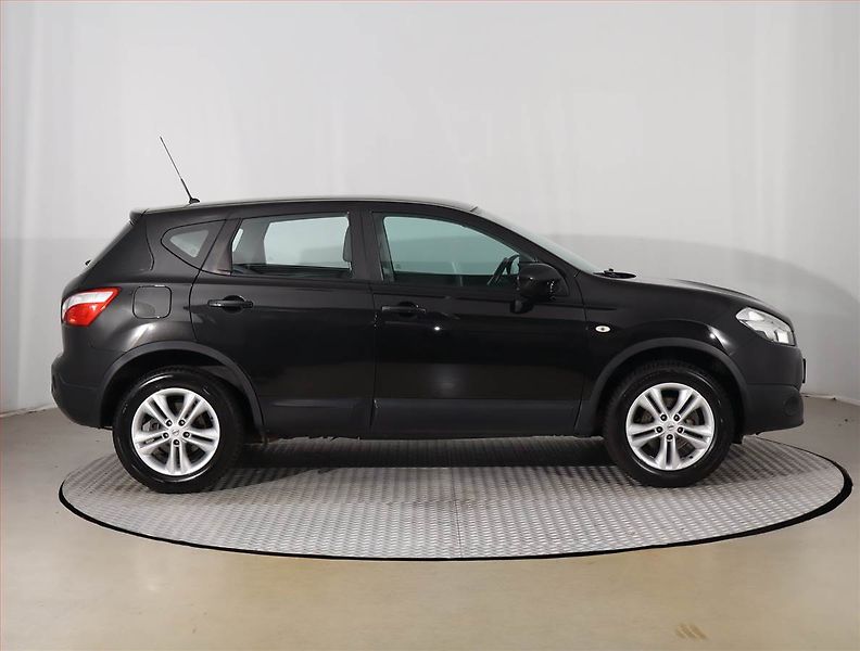 Nissan Qashqai (2014) 1.6, Serv.kniha, Tempomat - fotka 6 z 15