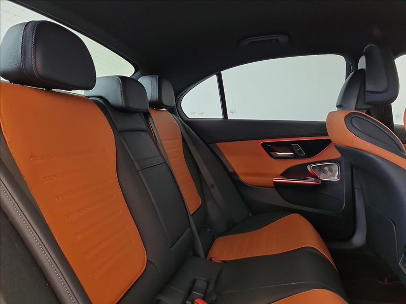 Mercedes-Benz Třídy C 300 d 4MATIC AMG Style Edition - fotka 19 z 22