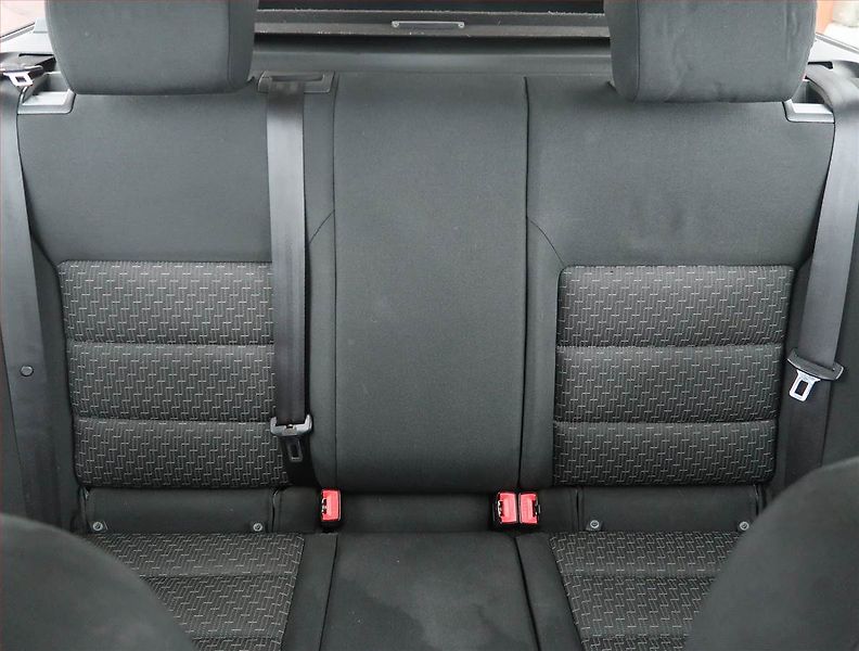 Škoda Octavia (2011) Ambiente 1.6, servisované - fotka 10 z 14