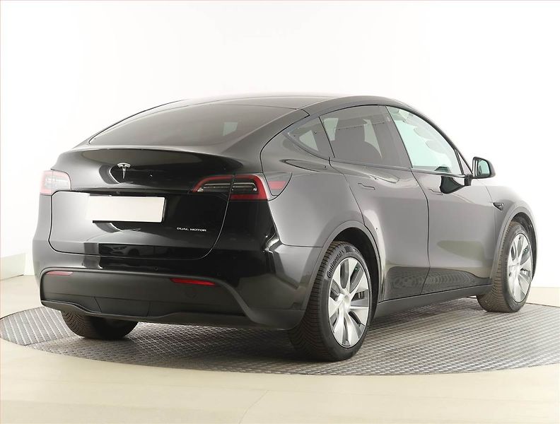 Tesla Model Y (2022) Long Range AWD 79kWh, SoH 88% - fotka 5 z 33