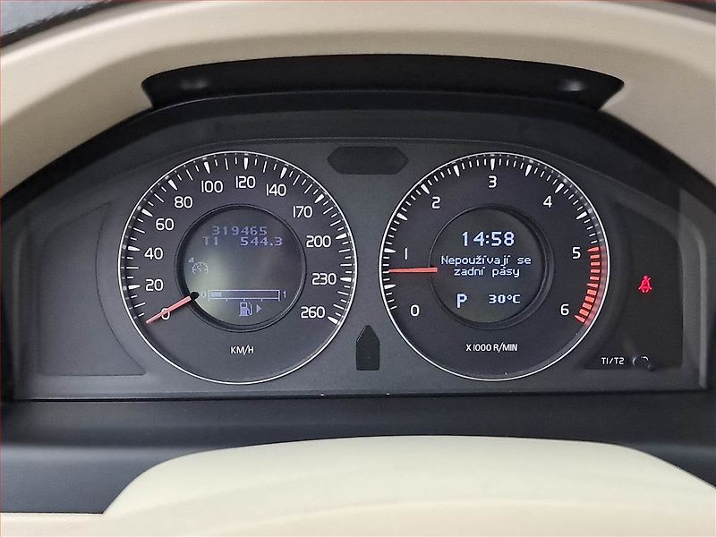 Volvo V70 (2009) 2.4 D, Automat, po STK - fotka 11 z 17