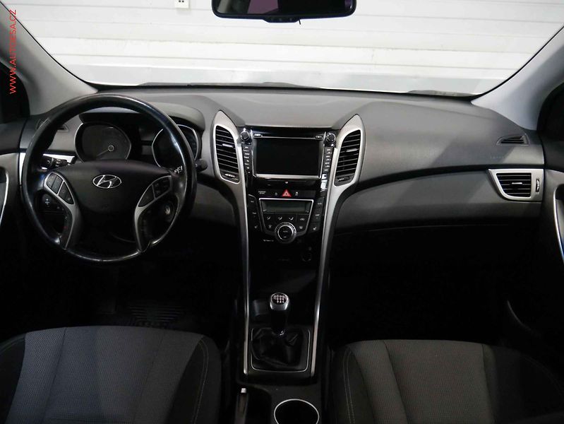 Hyundai i30 (2014) 1.6 GDi, ČR, Temp. park. - fotka 8 z 20