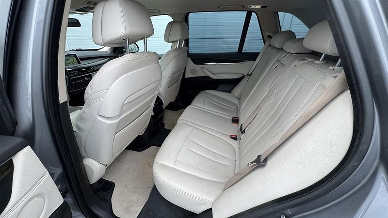 BMW X5 xDrive30d - fotka 13 z 21