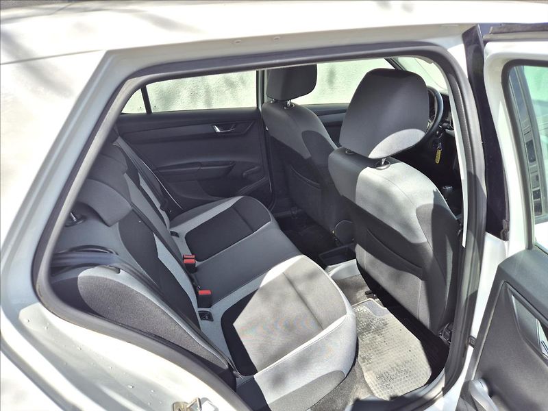 Škoda Fabia 1,0 i III 55Kw Klima,ESP - fotka 19 z 26