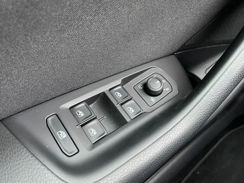 Volkswagen Passat (2021) Com. Style Business DSG! Navi! - fotka 24 z 40